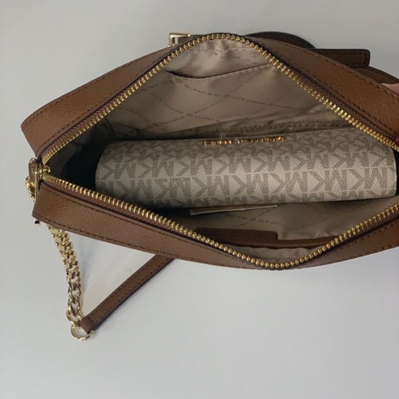 ❤️ Michael Kors Crossbody and Wallet Vanilla - Picture 4 of 8